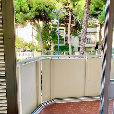 In Viale Giosuè Carducci 150 *